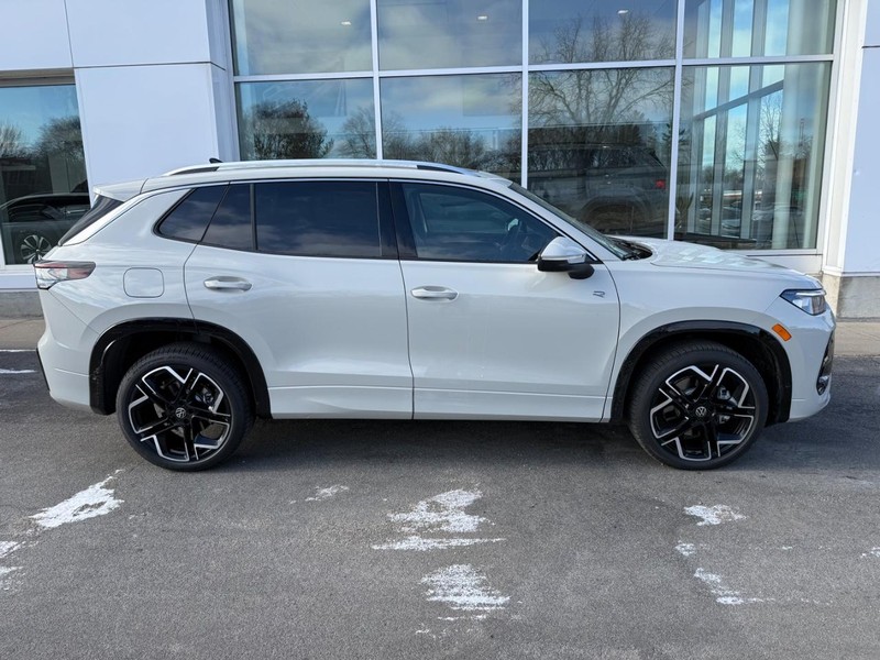 Volkswagen Tiguan Vehicle Full-screen Gallery Image 2