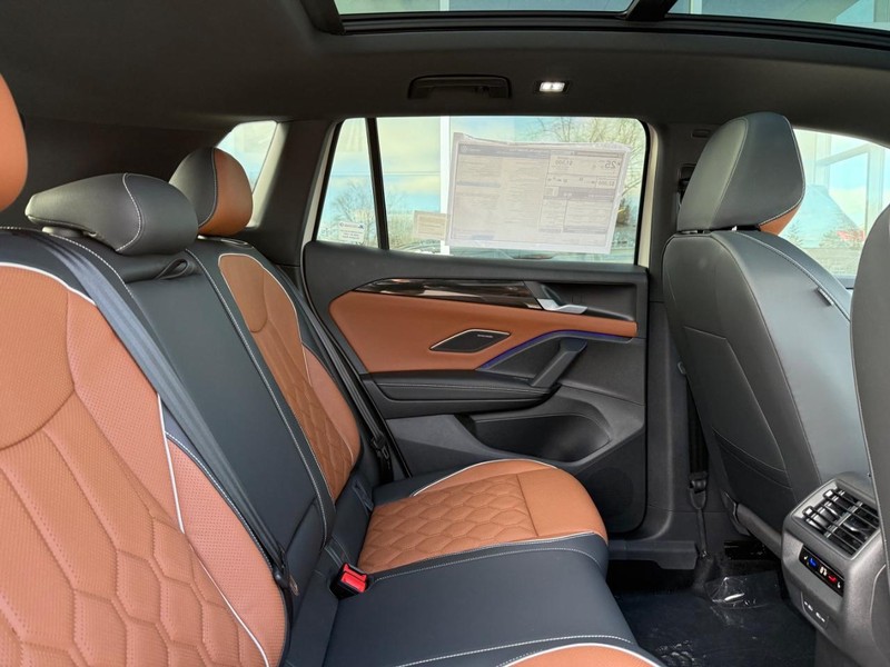 Volkswagen Tiguan Vehicle Full-screen Gallery Image 5