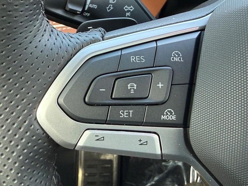 Volkswagen Tiguan Vehicle Full-screen Gallery Image 10