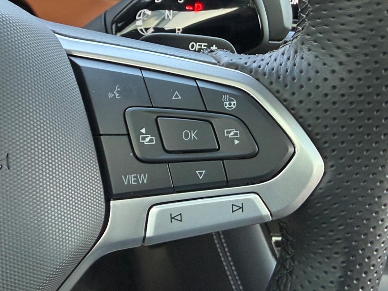 Volkswagen Tiguan Vehicle Full-screen Gallery Image 11