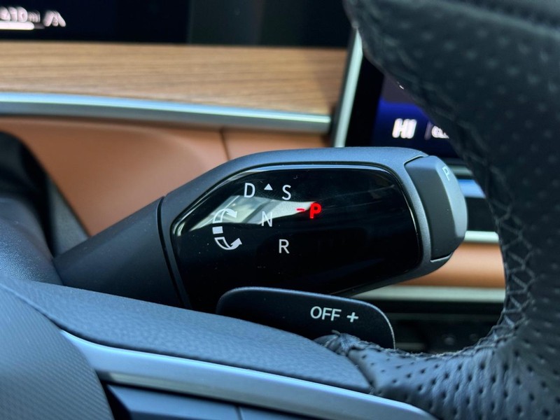 Volkswagen Tiguan Vehicle Full-screen Gallery Image 12