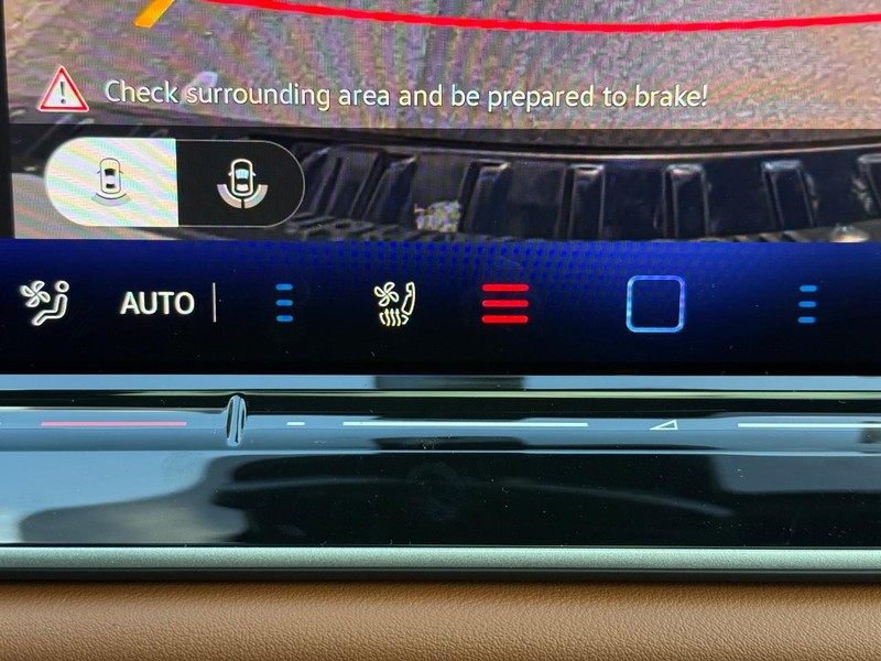 Volkswagen Tiguan Vehicle Full-screen Gallery Image 14