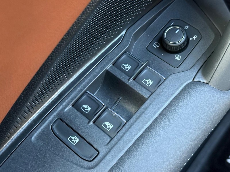 Volkswagen Tiguan Vehicle Full-screen Gallery Image 15