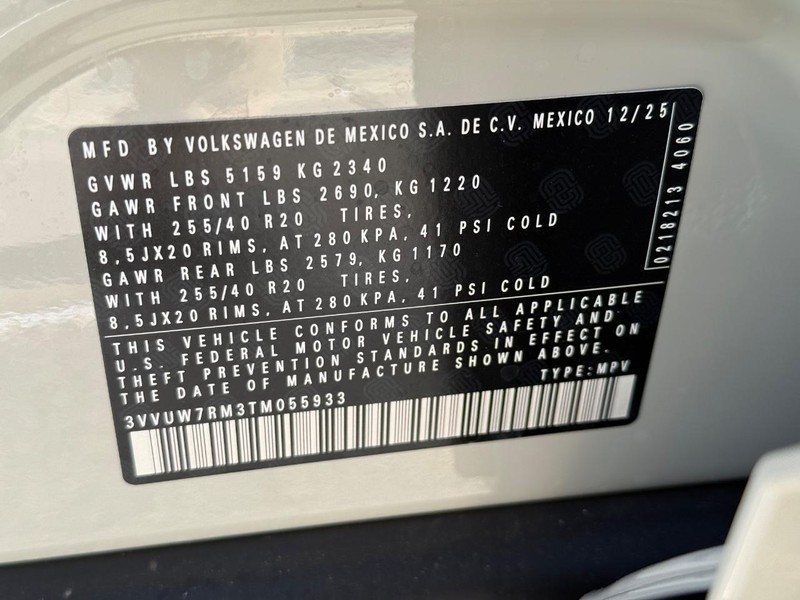 Volkswagen Tiguan Vehicle Full-screen Gallery Image 17