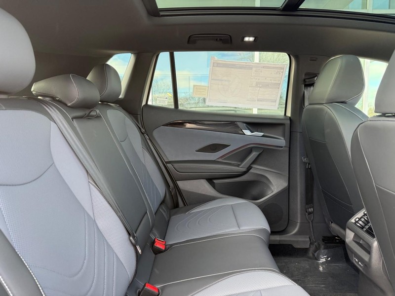 Volkswagen Tiguan Vehicle Full-screen Gallery Image 5