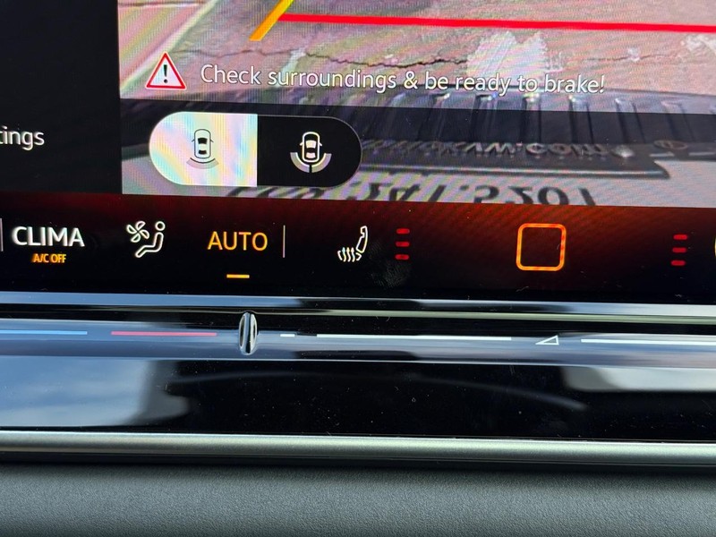 Volkswagen Tiguan Vehicle Full-screen Gallery Image 15