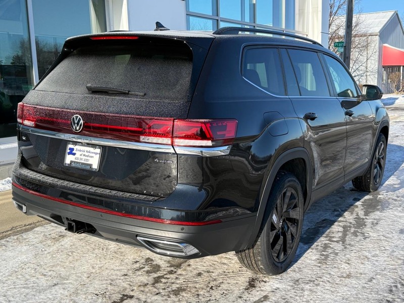Volkswagen Atlas Vehicle Full-screen Gallery Image 2