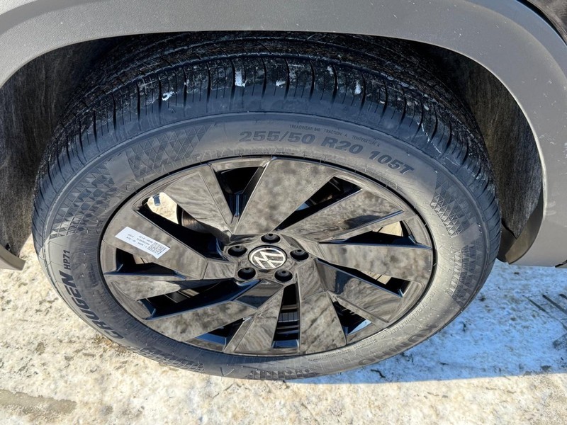 Volkswagen Atlas Vehicle Full-screen Gallery Image 4