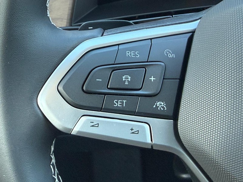 Volkswagen Atlas Vehicle Full-screen Gallery Image 12