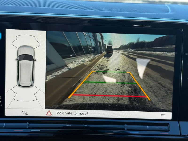 Volkswagen Atlas Vehicle Full-screen Gallery Image 14