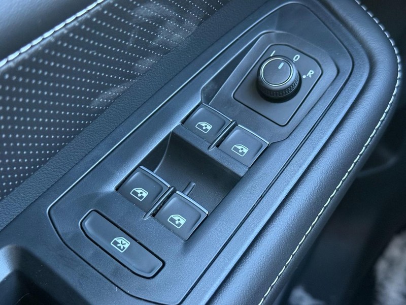 Volkswagen Atlas Vehicle Full-screen Gallery Image 16