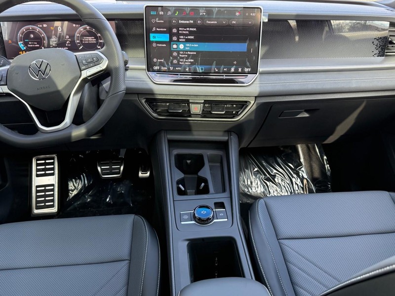 Volkswagen Tiguan Vehicle Full-screen Gallery Image 5