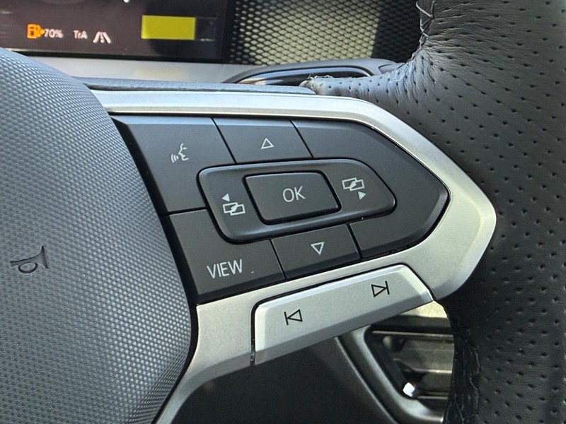 Volkswagen Tiguan Vehicle Full-screen Gallery Image 9