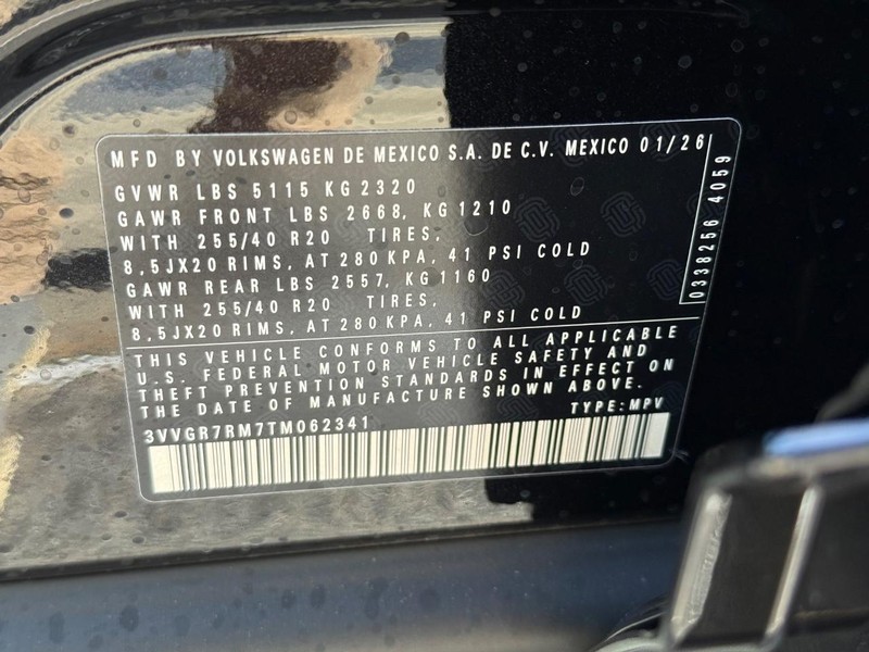 Volkswagen Tiguan Vehicle Full-screen Gallery Image 16