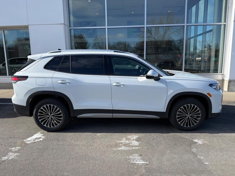 Volkswagen Tiguan Vehicle Full-screen Gallery Image 2