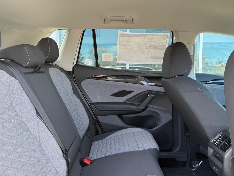 Volkswagen Tiguan Vehicle Full-screen Gallery Image 5