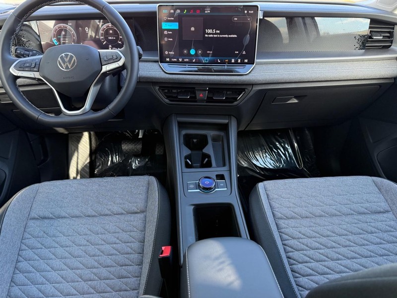 Volkswagen Tiguan Vehicle Full-screen Gallery Image 6