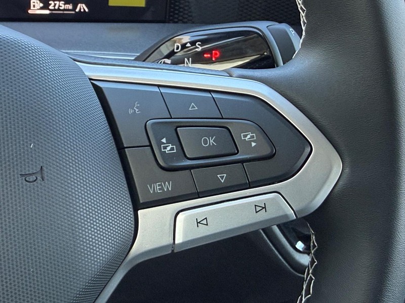 Volkswagen Tiguan Vehicle Full-screen Gallery Image 11