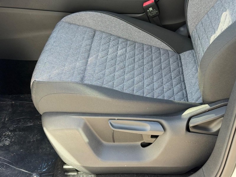 Volkswagen Tiguan Vehicle Full-screen Gallery Image 16