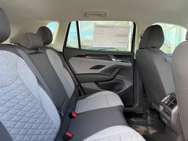 Volkswagen Tiguan Vehicle Full-screen Gallery Image 5