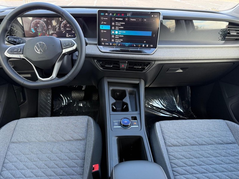 Volkswagen Tiguan Vehicle Full-screen Gallery Image 6