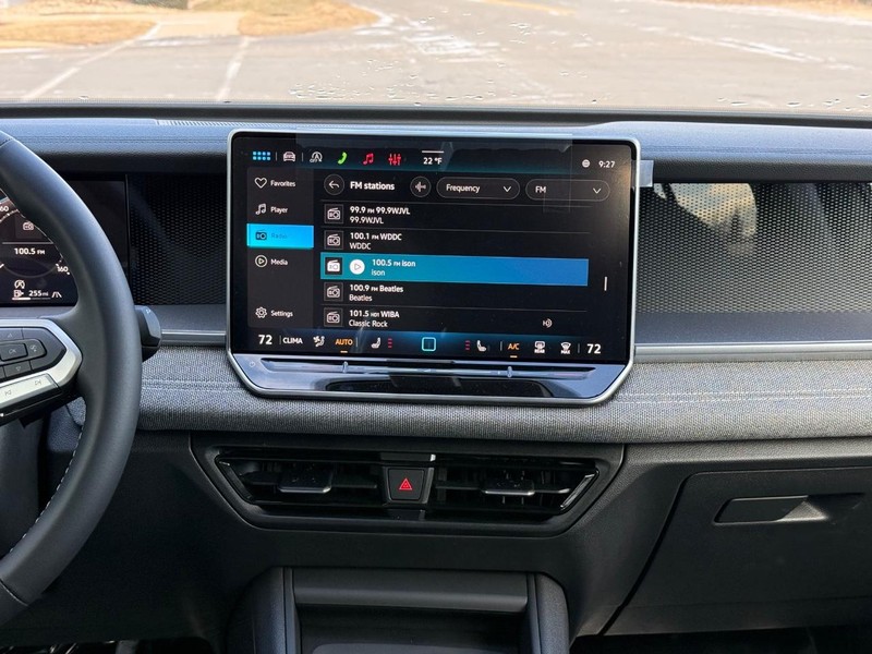 Volkswagen Tiguan Vehicle Full-screen Gallery Image 7