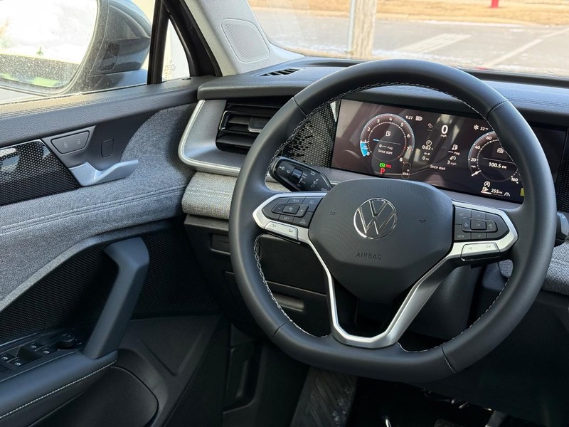 Volkswagen Tiguan Vehicle Full-screen Gallery Image 8