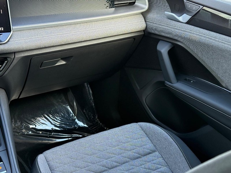 Volkswagen Tiguan Vehicle Full-screen Gallery Image 9