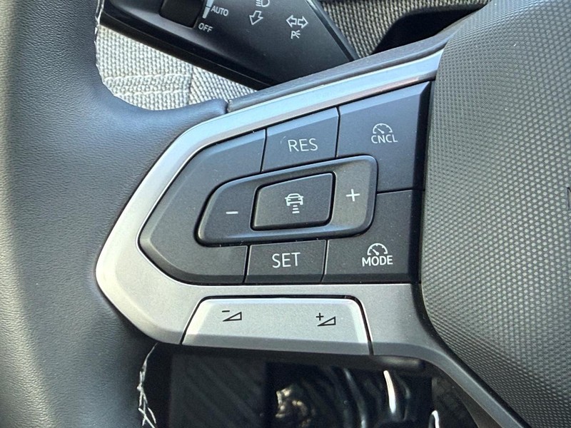 Volkswagen Tiguan Vehicle Full-screen Gallery Image 10