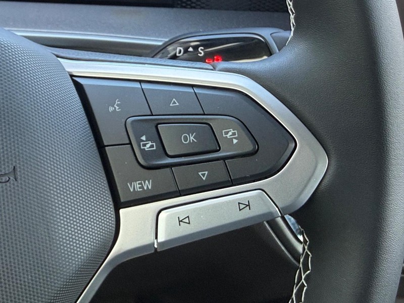 Volkswagen Tiguan Vehicle Full-screen Gallery Image 11