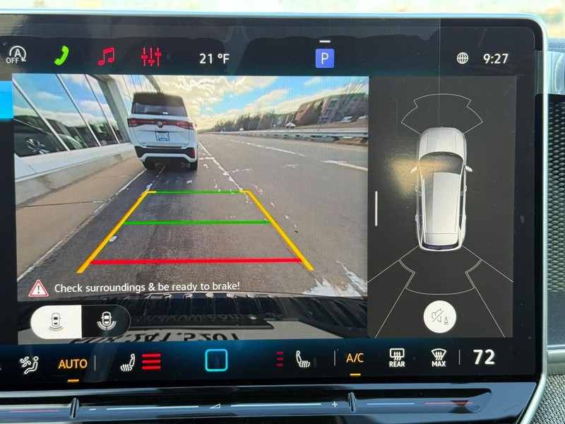 Volkswagen Tiguan Vehicle Full-screen Gallery Image 13