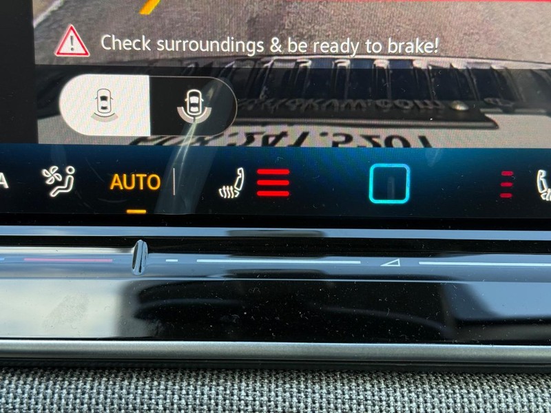 Volkswagen Tiguan Vehicle Full-screen Gallery Image 14