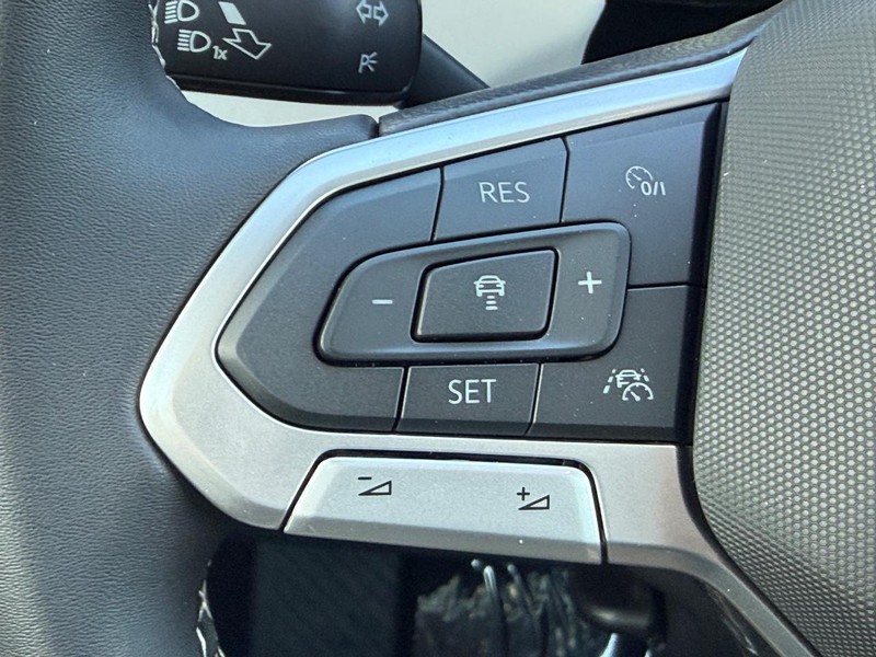 Volkswagen Taos Vehicle Full-screen Gallery Image 10