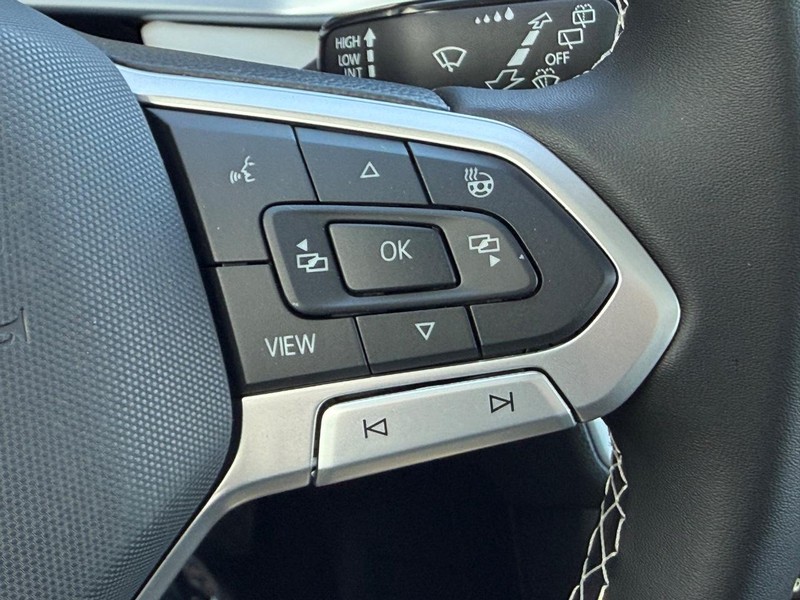 Volkswagen Taos Vehicle Full-screen Gallery Image 11