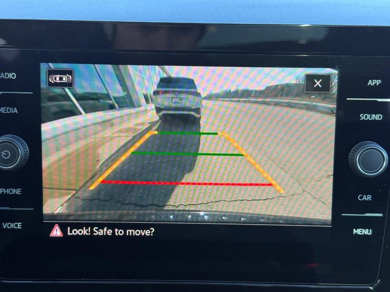 Volkswagen Taos Vehicle Full-screen Gallery Image 12