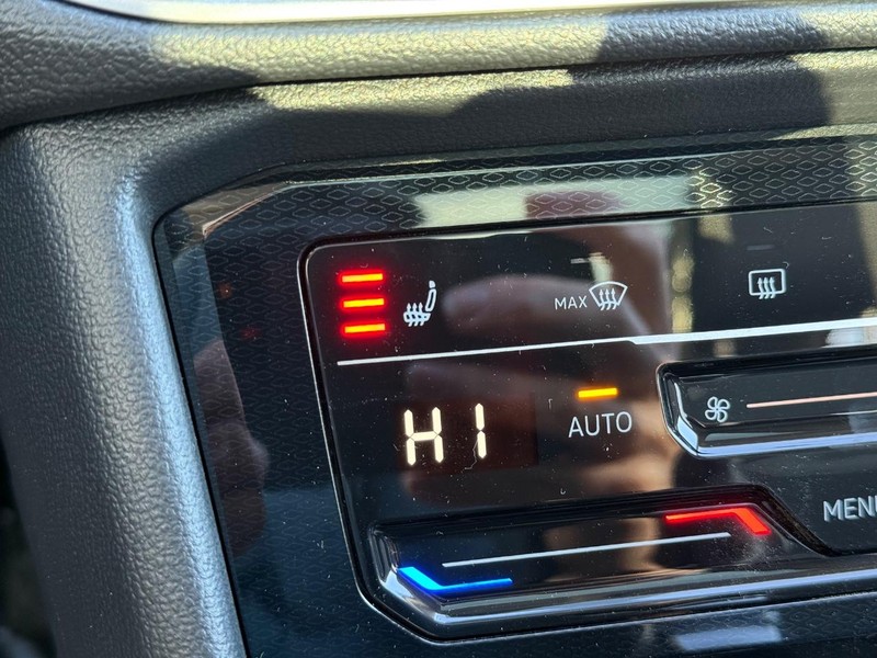 Volkswagen Taos Vehicle Full-screen Gallery Image 13