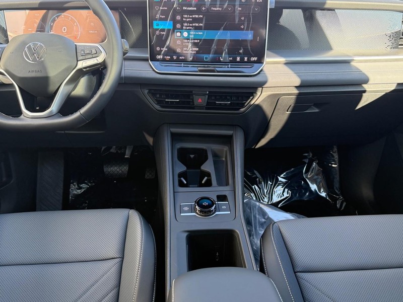 Volkswagen Tiguan Vehicle Full-screen Gallery Image 4