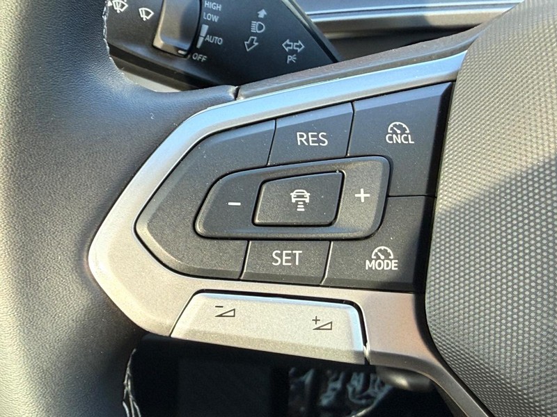 Volkswagen Tiguan Vehicle Full-screen Gallery Image 8