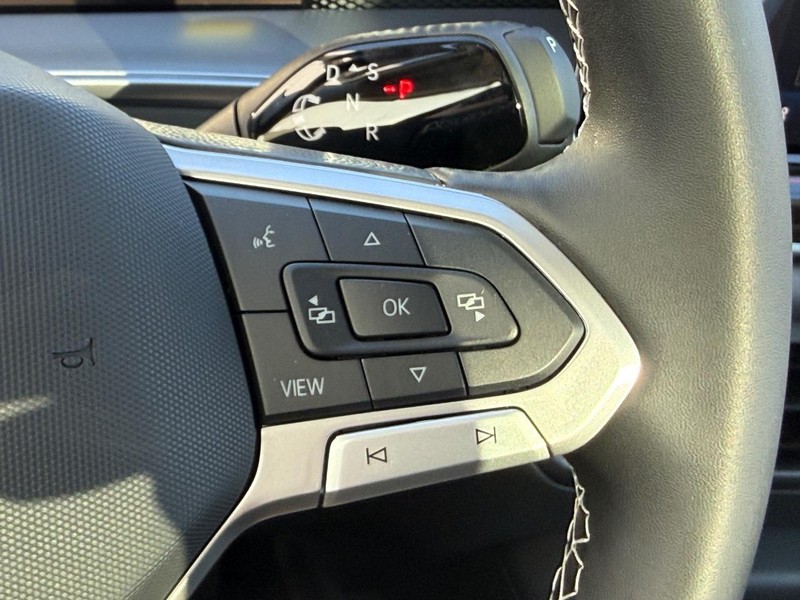 Volkswagen Tiguan Vehicle Full-screen Gallery Image 9