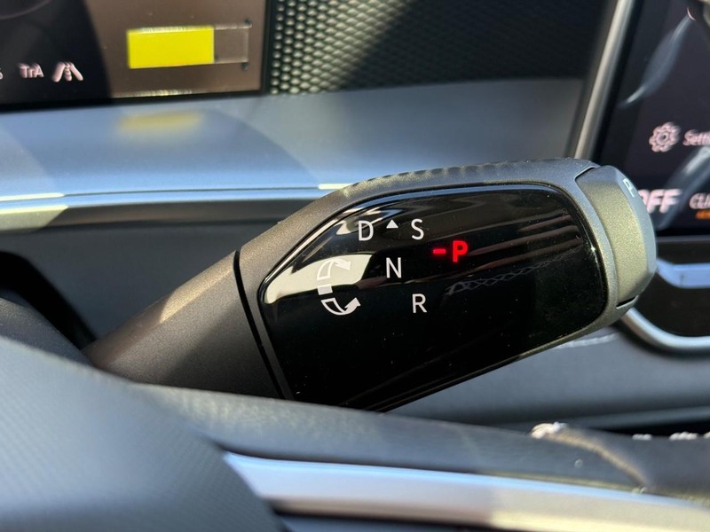 Volkswagen Tiguan Vehicle Full-screen Gallery Image 10