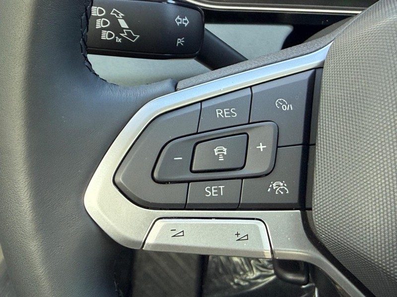 Volkswagen Jetta Vehicle Full-screen Gallery Image 11