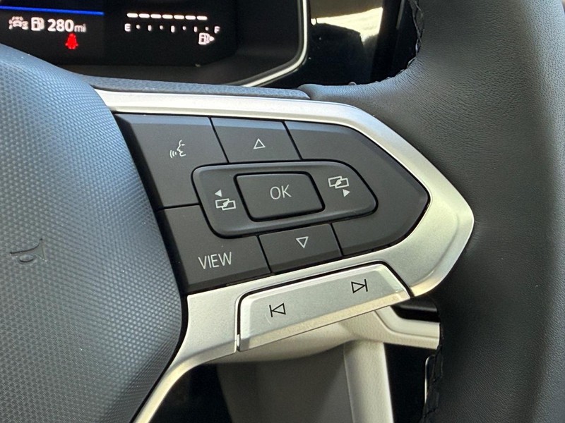 Volkswagen Jetta Vehicle Full-screen Gallery Image 12