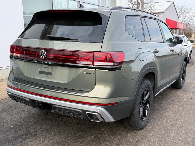 Volkswagen Atlas Vehicle Full-screen Gallery Image 3