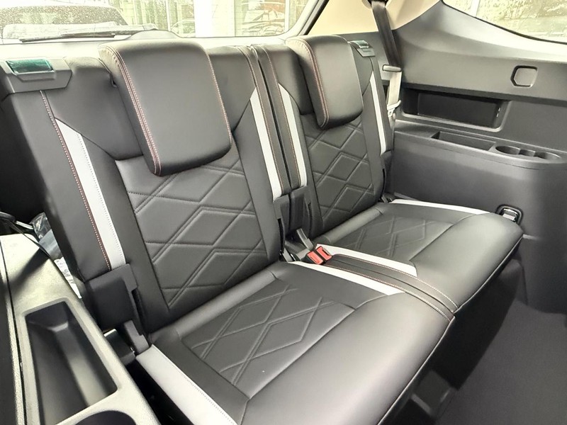 Volkswagen Atlas Vehicle Full-screen Gallery Image 5