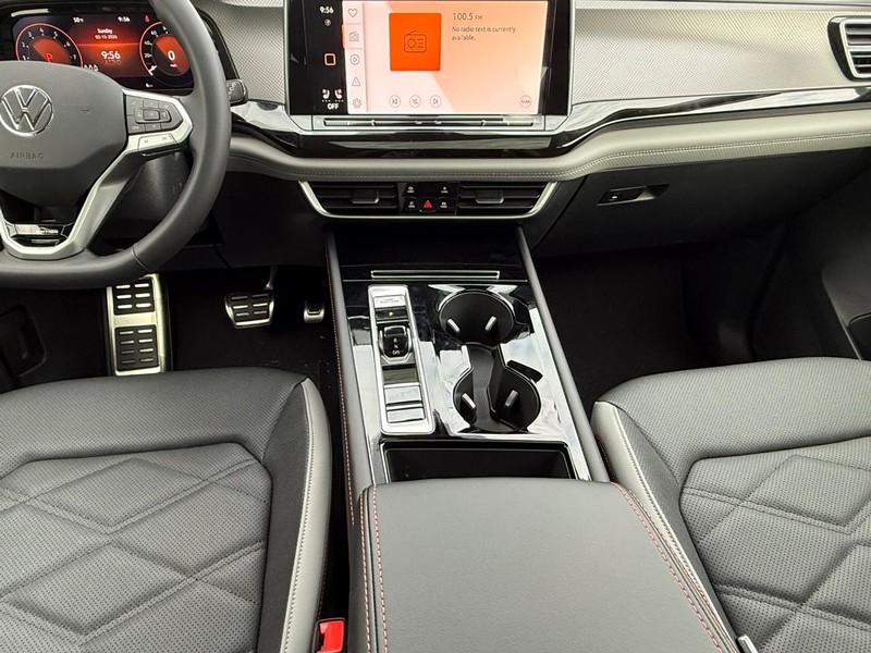 Volkswagen Atlas Vehicle Full-screen Gallery Image 6