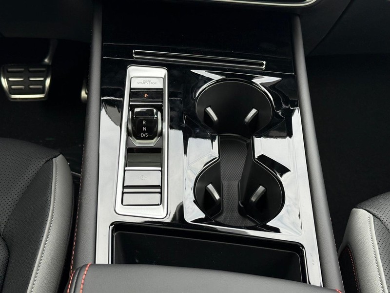 Volkswagen Atlas Vehicle Full-screen Gallery Image 8