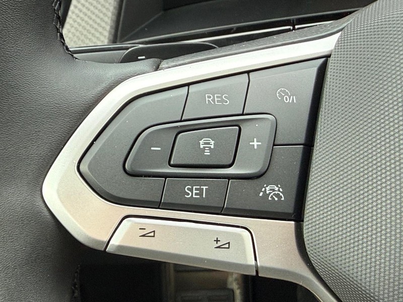 Volkswagen Atlas Vehicle Full-screen Gallery Image 10