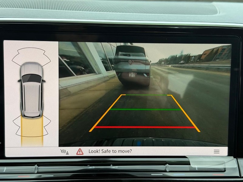 Volkswagen Atlas Vehicle Full-screen Gallery Image 12