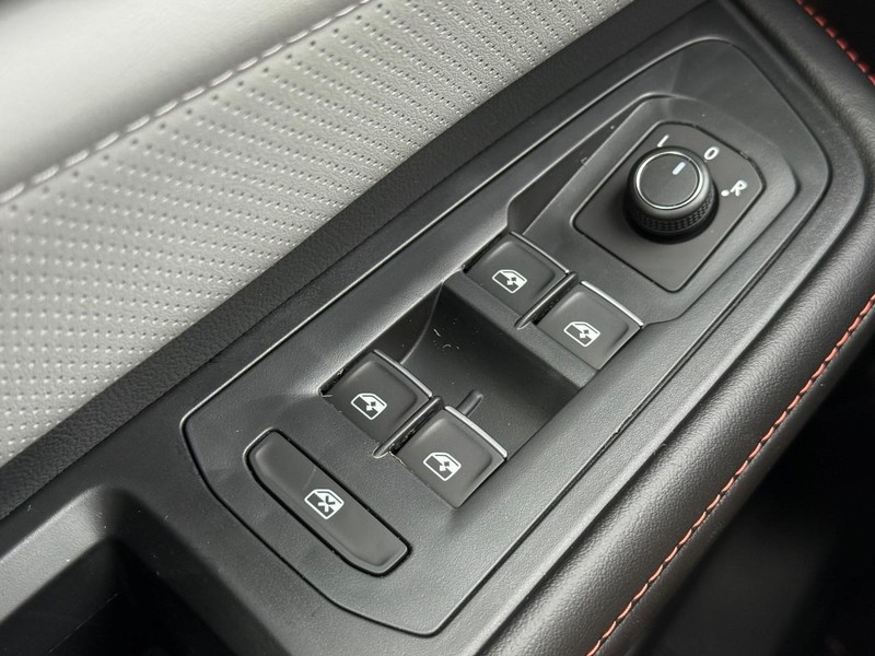 Volkswagen Atlas Vehicle Full-screen Gallery Image 14