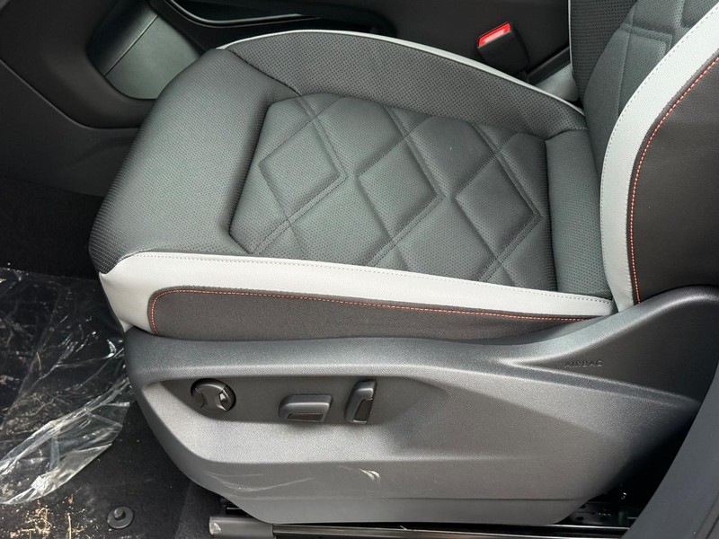 Volkswagen Atlas Vehicle Full-screen Gallery Image 15